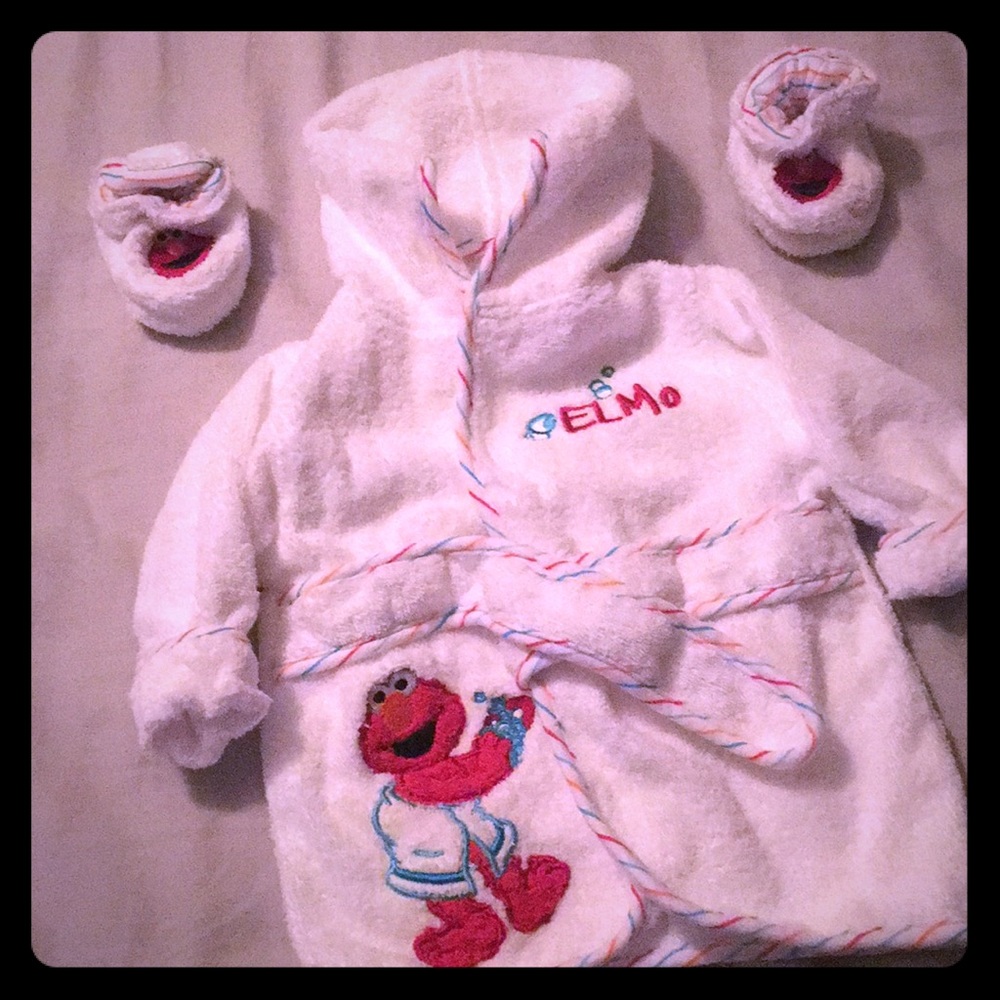 Elmo/Sesame Street Baby Bathrobe & Booties
